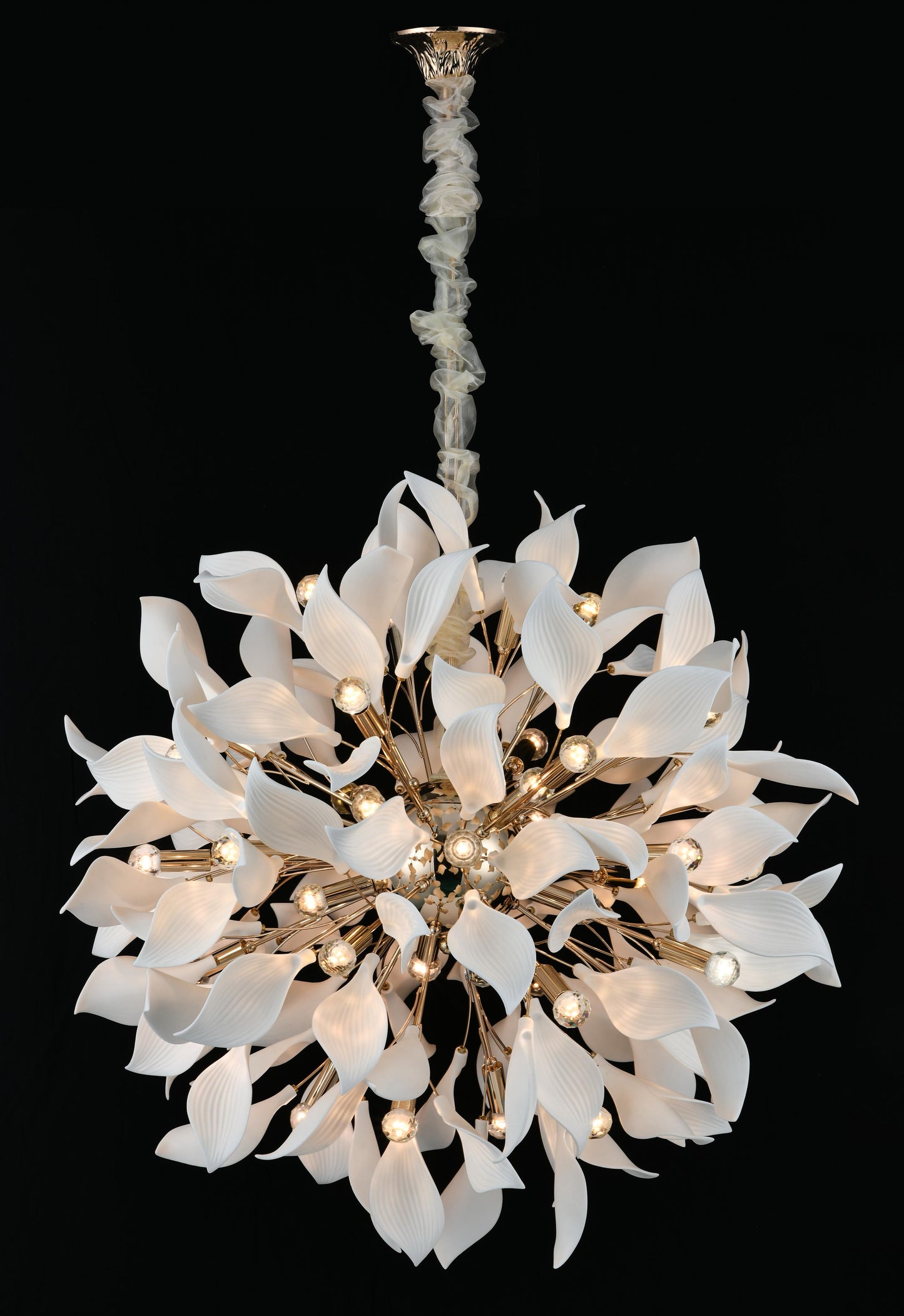 Firmly Cecilia Flower Chandelier – Elegant Ceramic Design with Gold & Silver Frame