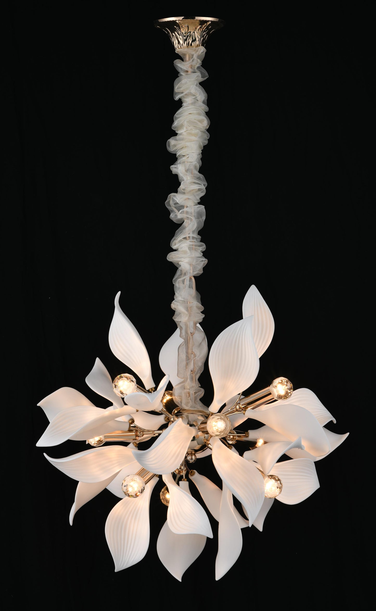 Firmly Cecilia Flower Chandelier – Elegant Ceramic Design with Gold & Silver Frame